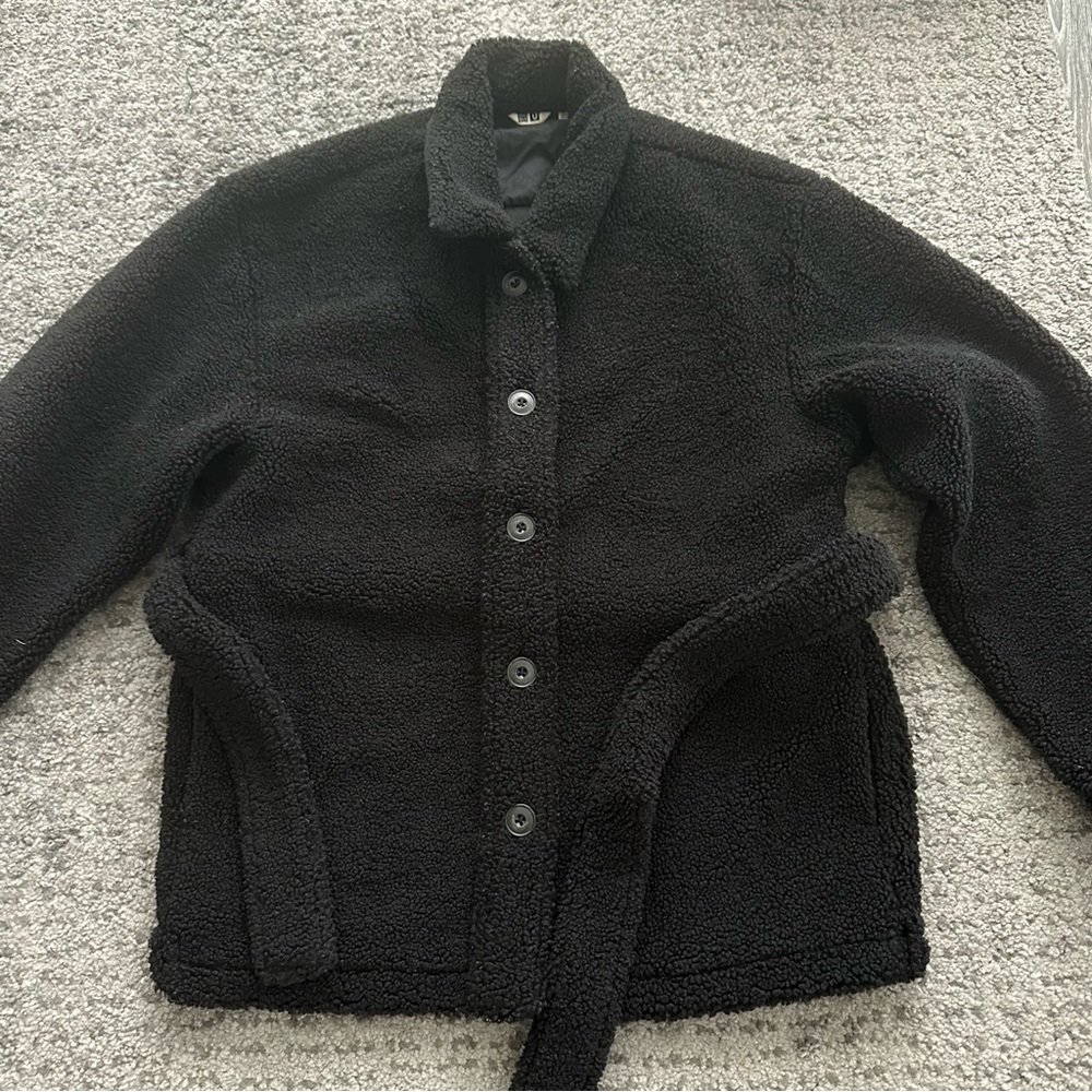 Uniqlo U Sherpa jacket with belt - Picture 2 of 14
